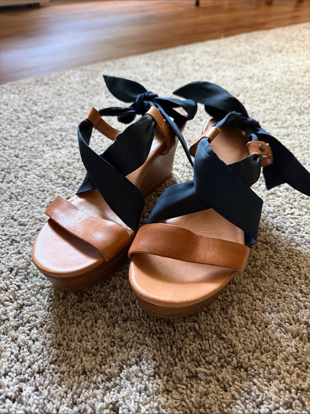 UGG Women’s Tan Leather Wedge Sandals with Black Wrap Straps